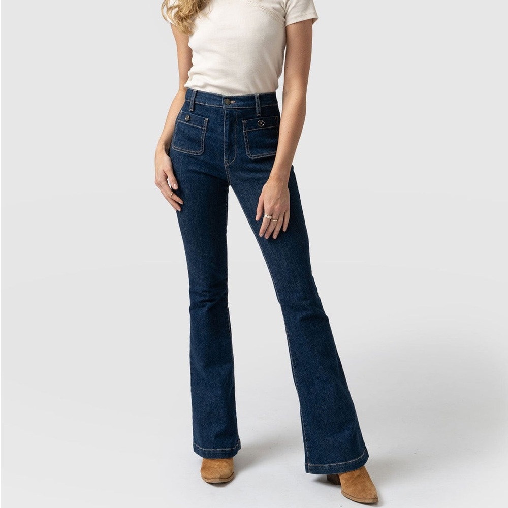 NWOT Saint + Sofia Bowie Stretch Flare Jeans